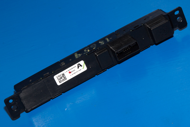 Bryter nødblink til Mitsubishi Outlander 2012-2015 (Type III, Fase 1)  (MITSUBISHI|8002B409|)