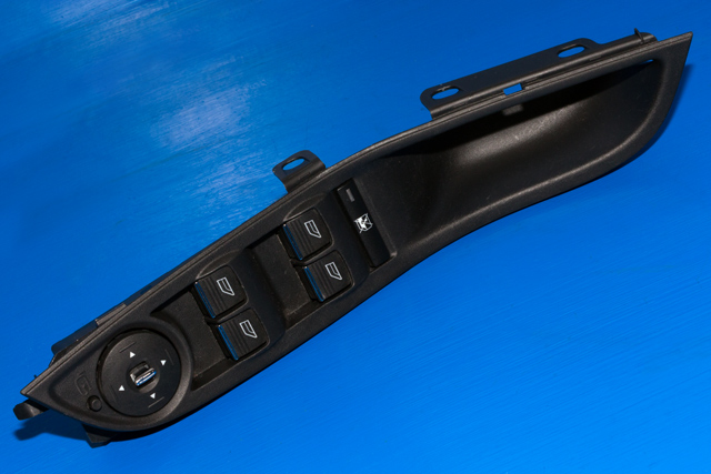 Bryter ruteheis førerdørspanel til Ford Focus, 2011-2014 (Type III, Fase 1) (FORD|AM5T-14A132-CB)