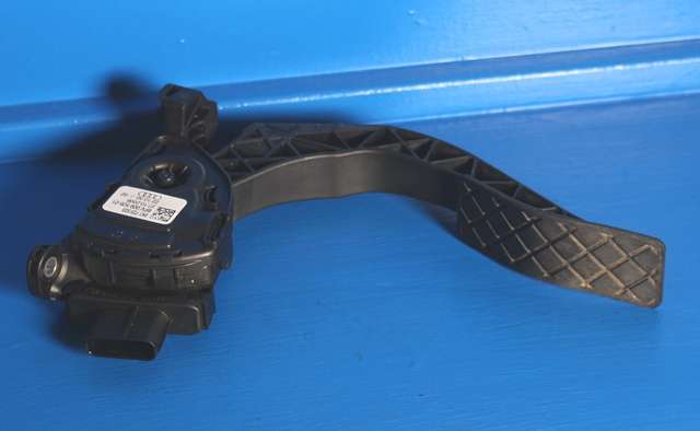 Pedal gass til Audi A6 2008-2011 (Type III, Fase 2) (C6) (C6) (HELLA|6PV 009 505-01|8K1 723 523|)