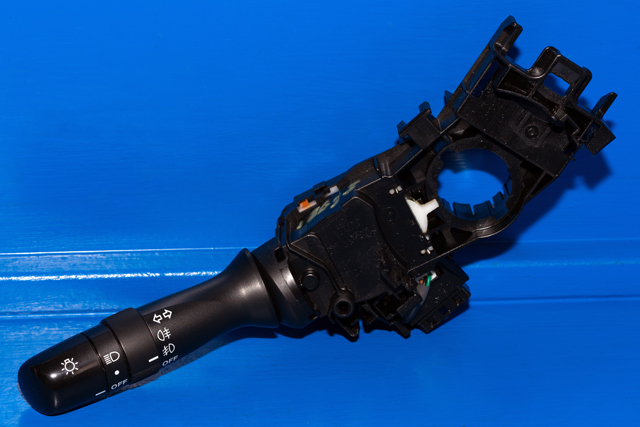 Bryter blink til Toyota RAV4, 2006-2009 (Type III, Fase 1)  (TOYOTA|42100-17F220)