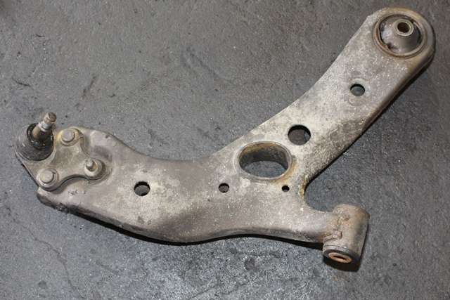 Bærebru høyre foran nedre til Toyota RAV4, 2006-2009 (Type III, Fase 1)  
