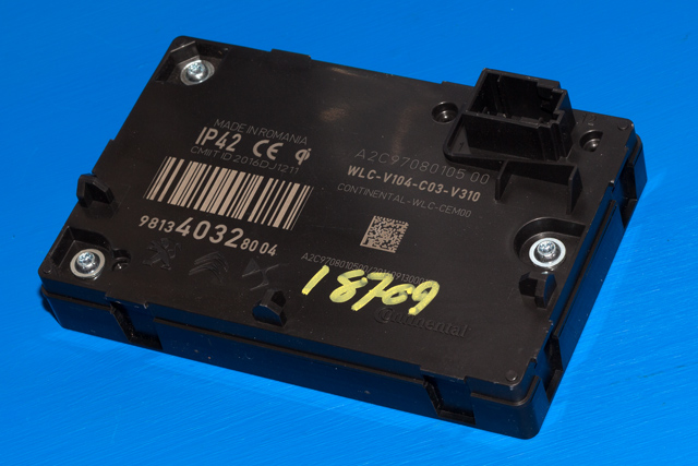 Dashbord trådløs mobillader til Peugeot 3008, 2016-->> (Type II)  (PEUGEOT|98 134032 80)