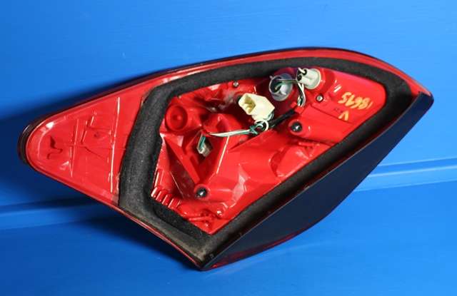 Baklykt venstre til Toyota RAV4 2006-2009 (Type III, Fase 1)