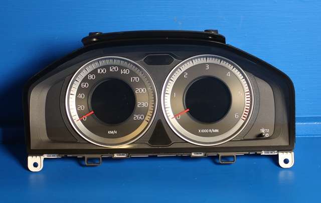Instrumentpanel til Volvo V70, 2007-2013 (Type III, Fase 1)  (YAZAKI|69399-870U)