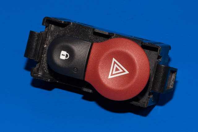 Bryter nødblink til Renault Kangoo, 2008-2021 (Type II)  