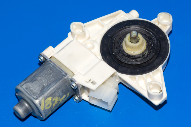 Ruteheis, kun motor, høyre foran til Mercedes GLK 2008-2015 (X204) (X204) (BOSCH|0 130 822 502|A 204 820 02 42|)