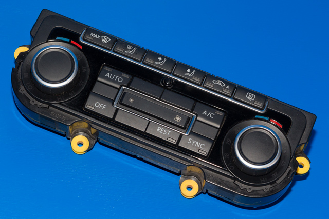 Varmeapparat betjening til VW Amarok, 2010-2016 (Type I, Fase 1)  (HELLA|5HB 010 251-56)