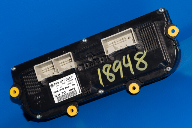 Varmeapparat betjening til VW Amarok 2010-2016 (Type I, Fase 1)  (HELLA|5HB 010 251-56|2H0 907 040 E|)
