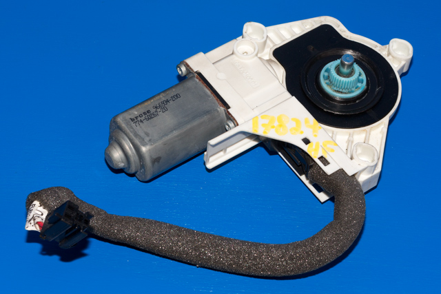 Ruteheis, kun motor, høyre foran til Škoda Superb, 2008-2015 (Type II)  (VAG|8K0 959 802 A)