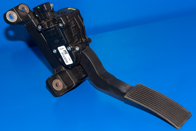 Pedal gass til Nissan Navara, 2010-2015 (Fase 2) (D40) (D40) (HELLA|6PV 933 901-07)
