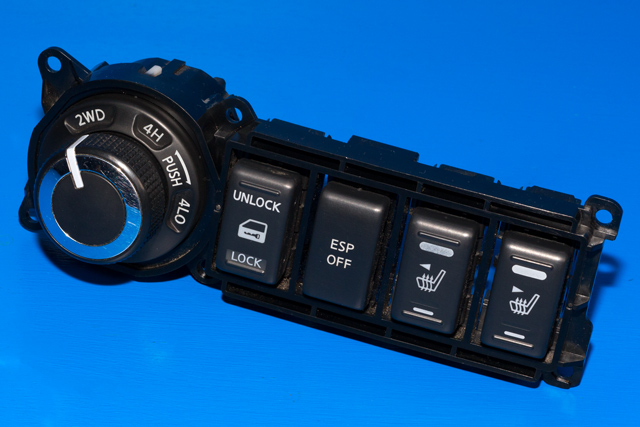 Bryter diverse til Nissan Navara, 2010-2015 (Fase 2) (D40) (D40) 