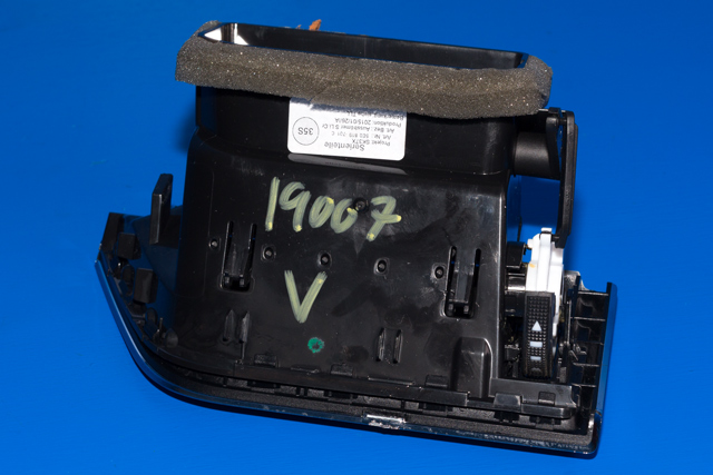 Dashbord friskluftdyse venstre til Škoda Octavia 2013-2016 (Type III, Fase 1)  (VAG|5E0 819 701 C|)