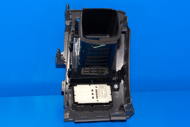 Dashbord friskluftdyse venstre til Toyota Prius +7 2012-2020 (Type III) (stasjonsvogn) (stasjonsvogn) 