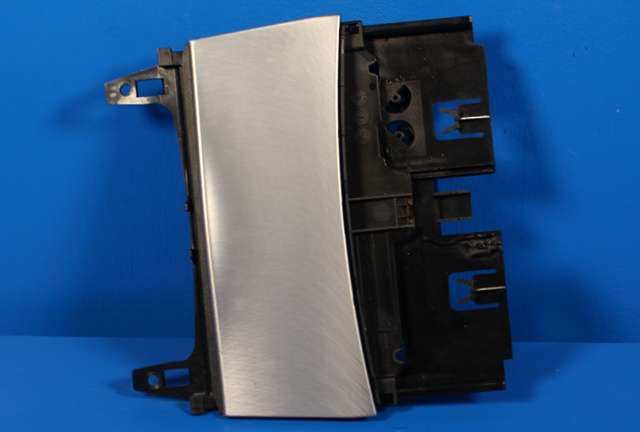Dashbord askebeger til Mercedes E-Klasse, Coupe/Cab, 2009-2013 (Fase 1) (C207) (C207) (MERCEDES|A 204 680 13 50)