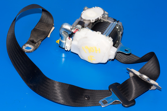 Sikkerhetsbelte foran høyre til Toyota Prius +7 2012-2020 (Type III) (stasjonsvogn) (stasjonsvogn)