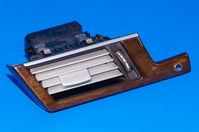 Dashbord friskluftdyse venstre til Mercedes E-Klasse, 2009-2013 (Fase 1) (W212) (W212) (MERCEDES|A 212 680 01 71)