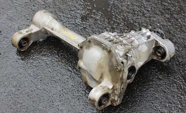 Kardang klokke foran til Nissan Navara, 2010-2015 (Fase 2) (D40) (D40) 