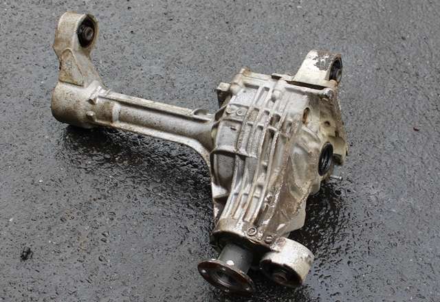 Kardang klokke foran til Nissan Navara 2010-2015 (Fase 2) (D40) (D40) 
