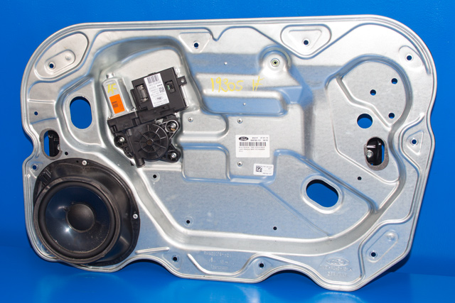 Ruteheis høyre foran til Ford Kuga, 2008-2012 (Type I)  (FORD|7M5T-14B533-CG)