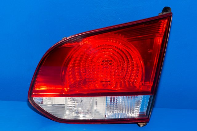 Baklykt høyre indre til VW Golf VI, 2008-2012  (VAG|5K0 945 094 G)