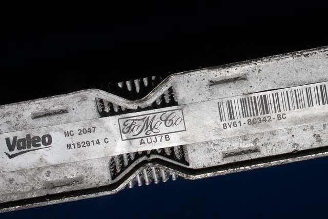 Radiator (manuell gir) til Ford Focus 2011-2014 (Type III, Fase 1)  (FORD|BV61-8C342-BC|)