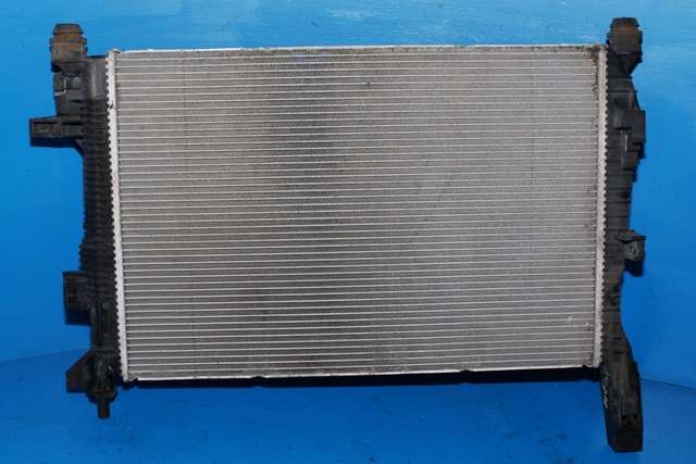 Radiator (manuell gir) til Ford Focus 2011-2014 (Type III, Fase 1)  (FORD|BV61-8C342-BC|)