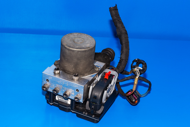 ABS sentral til Audi A4, 2007-2014 (Type IV) (B8) (B8) (VAG|8K0 614 517 DP)