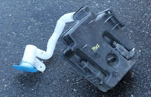 Spylertank foran til Škoda Octavia, 2009-2013 (Type II, Fase 2) (VAG|1K0 955 453 S)
