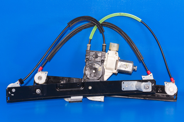 Ruteheis venstre foran til Ford Mondeo 2011-2014 (Type IV, Fase 2)  (FORD|6M21-14A389-B|)
