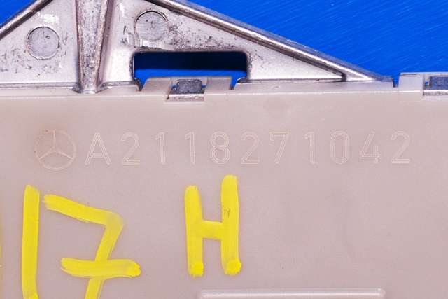 Antenne forsterker til Mercedes E-Klasse 2002-2006 (Fase 1) (W211) (W211) (MERCEDES|A 211 827 10 42|)