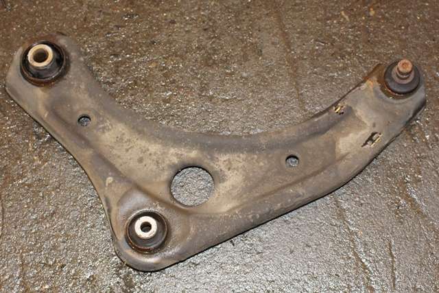 Bærebru venstre foran nedre til Nissan Note, 2013-2017 (Type II)