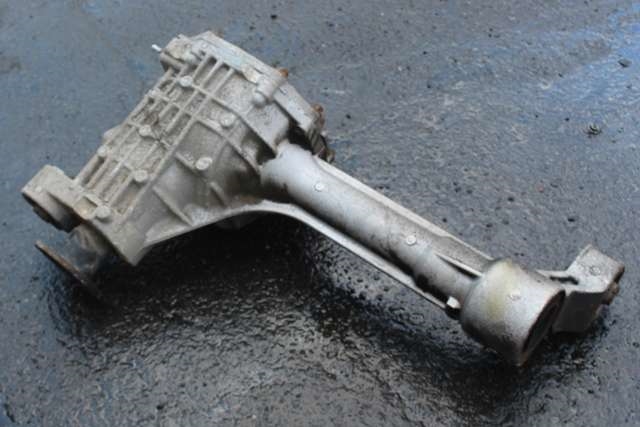 Kardang klokke foran til Nissan Navara, 2005-2010 (Fase 1) (D40) (D40) 