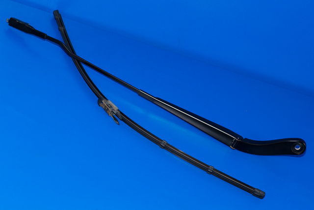 Viskerarm frontrute venstre til Ford C-Max, 2010-2015 (Type II, Fase 1)  (FORD|AM51-17526-BB)
