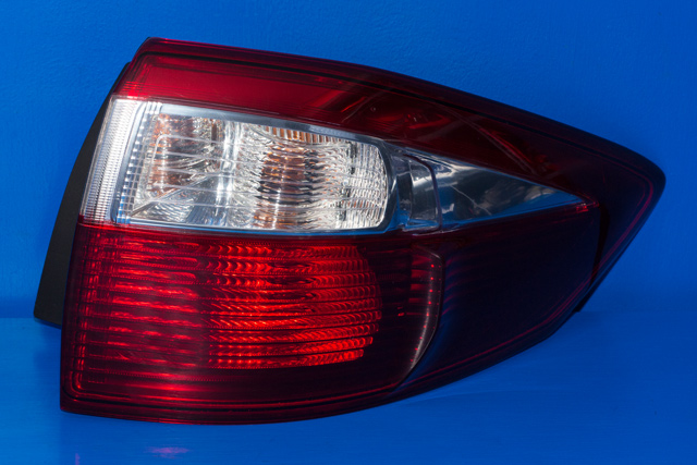 Baklykt høyre ytre til Ford C-Max, 2010-2015 (Type II, Fase 1)  (FORD|AM51-13404-BF)