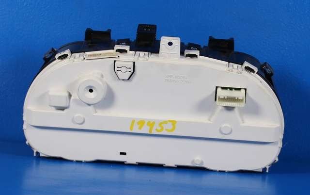 Instrumentpanel til Mitsubishi Outlander 2007-2010 (Type II, Fase 1)  (MITSUBISHI|8100A115|)