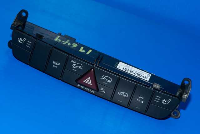 Bryter nødblink til Mercedes GL 2006-2012 (X164) (X164) (MERCEDES|A 164 870 92 10|)