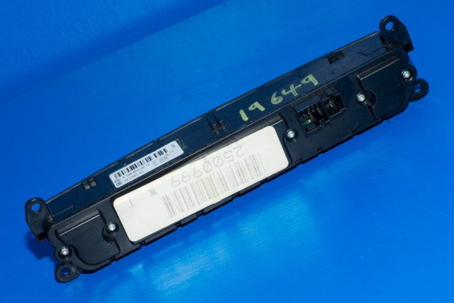 Bryter nødblink til Mercedes GL 2006-2012 (X164) (X164) (MERCEDES|A 164 870 92 10|)
