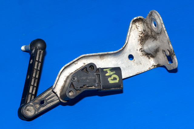 Sensor nivå, høyre bak til Tesla Model S, 2013-2016 (Fase 1)  (TESLA|1027976-00-A)