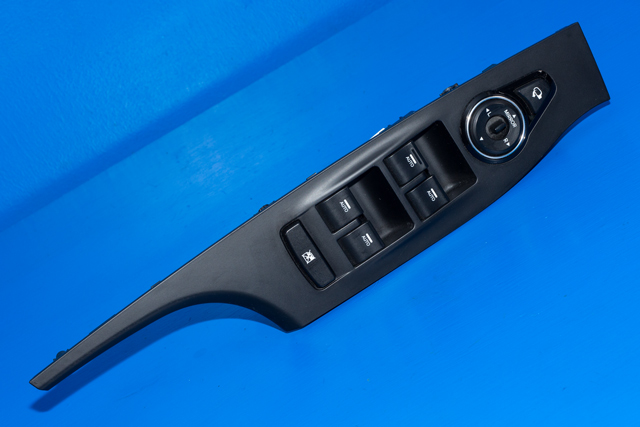Bryter ruteheis førerdørspanel til Hyundai i40, 2012-2017  (HYUNDAI|93570-3Z000)