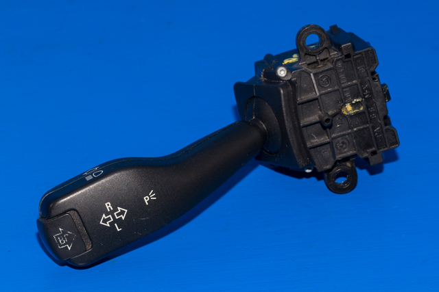Bryter blink til BMW X3 2007-2010 (Fase 2) (E83) (E83) (LUK|01 1040 10-25|363 668 M|)