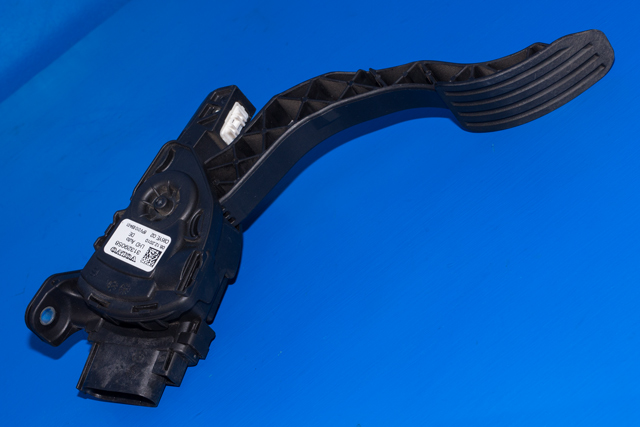 Pedal gass til Volvo XC70 2008-2013 (Type II, Fase 1) (HELLA|6PV 010 834-01|31329058|)