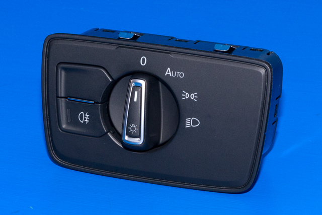 Bryter lys til VW Passat, 2015-2019 (Fase 1) (B8) (B8) (VAG|3G0 941 633 J)
