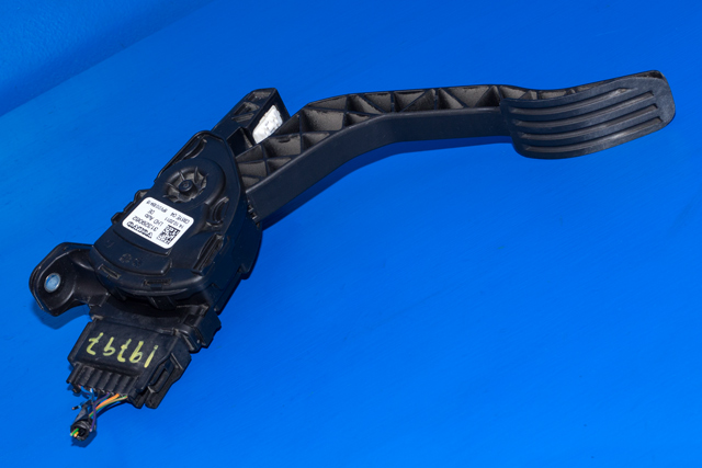 Pedal gass til Volvo XC60, 2008-2013 (Type I, Fase 1)  (HELLA|6PV 010 834-16)