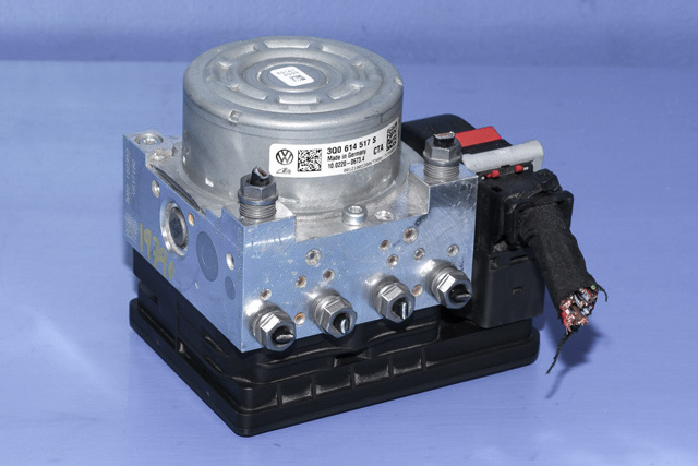 ABS sentral til VW Passat, 2015-2019 (Fase 1) (B8) (B8) (VAG|3Q0 614 517 S)