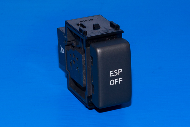 Bryter (ESP - Electronic Stability Program) til Nissan Pathfinder, 2010-2014 (Fase 2) (R51) (R51)