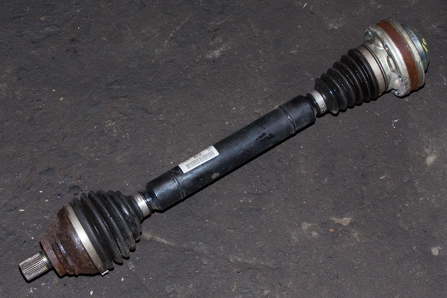 Drivaksel høyre foran, diesel/manuell til VW Passat, 2015-2019 (Fase 1) (B8) (B8) (VAG|3Q0 407 272 G)