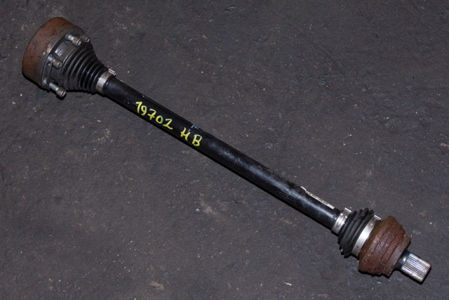 Drivaksel høyre bak, diesel/manuell til VW Passat, 2015-2019 (Fase 1) (B8) (B8) (VAG|3Q0 501 204 D)