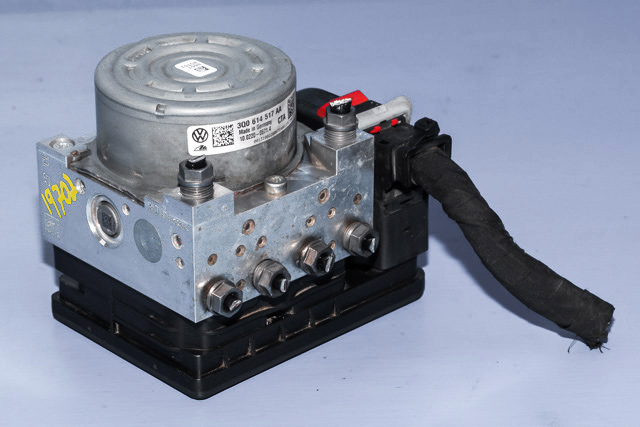 ABS sentral til VW Passat, 2015-2019 (Fase 1) (B8) (B8) (VAG|3Q0 614 517 AA)