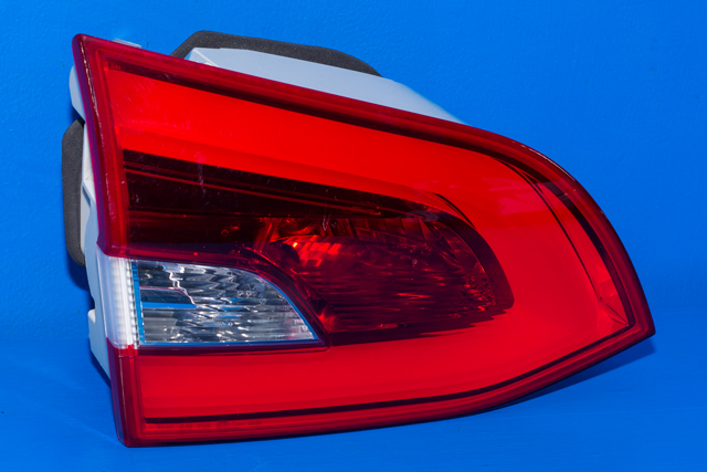 Baklykt venstre indre til Peugeot 308, 2013-2021 (Type II)  (PEUGEOT|96 780980 80)