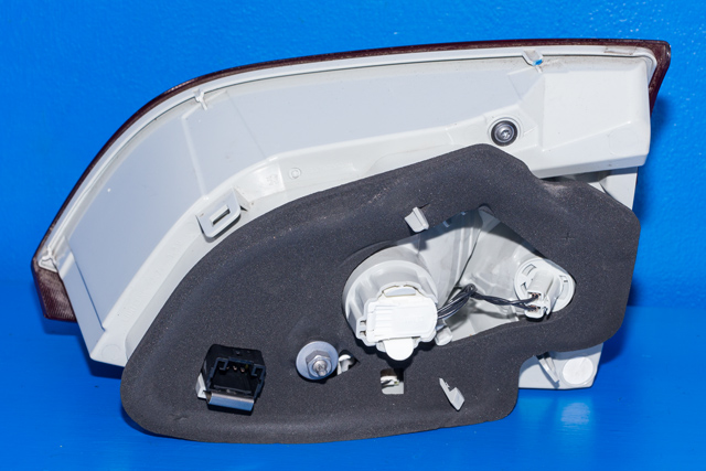 Baklykt venstre indre til Peugeot 308 2013-2021 (Type II)  (PEUGEOT|96 780980 80|)